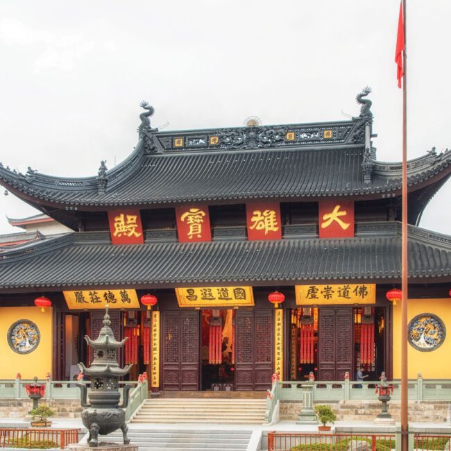 Circuit CHINA & TIBET: De la luminile Shanghaiului la umbra Everestului 11 - 26 Iunie 2026