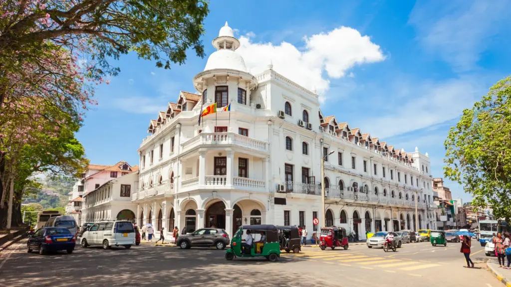 Circuit SRI LANKA & MALDIVE: Traditii sacre si paradis tropical 21 Noiembrie - 03 Decembrie 2026