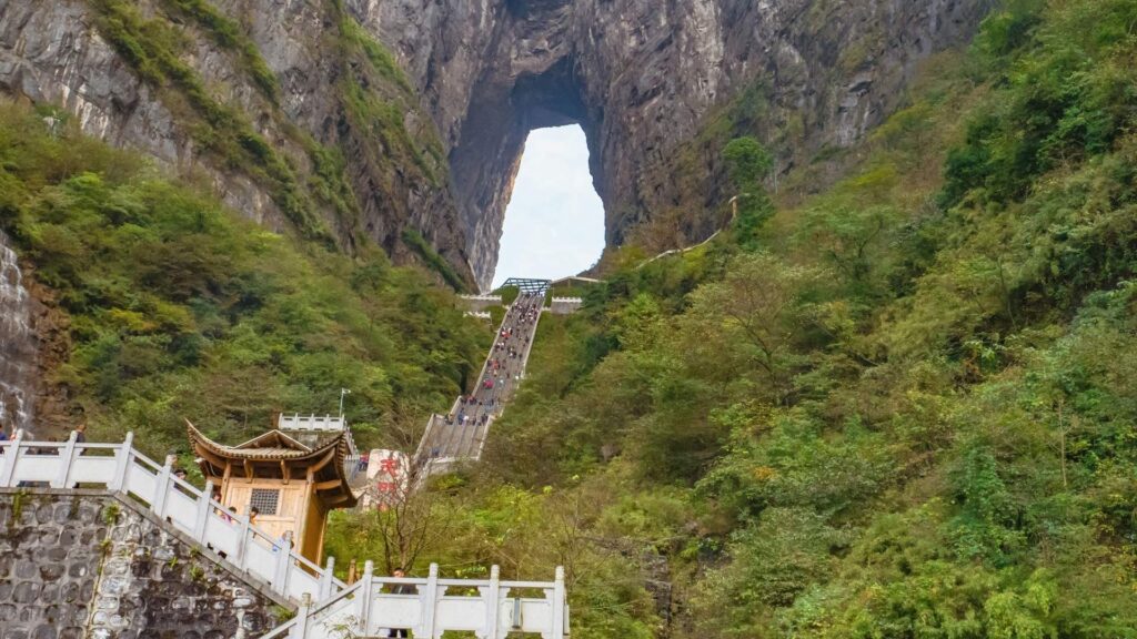 Zhangjiajie - Muntii Tianmen - Shanghai
