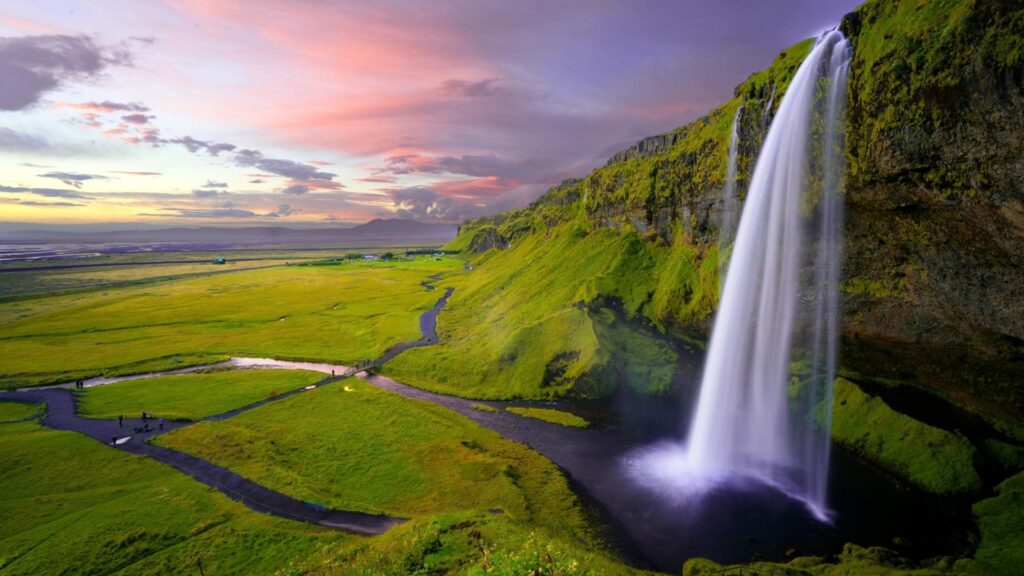 Skogafoss - Reynisfjara - Dyrholaey - Reykjavik