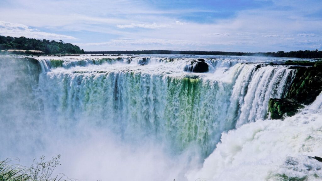 Circuit BRAZILIA: Ecoul cascadelor si ritmul oraselor